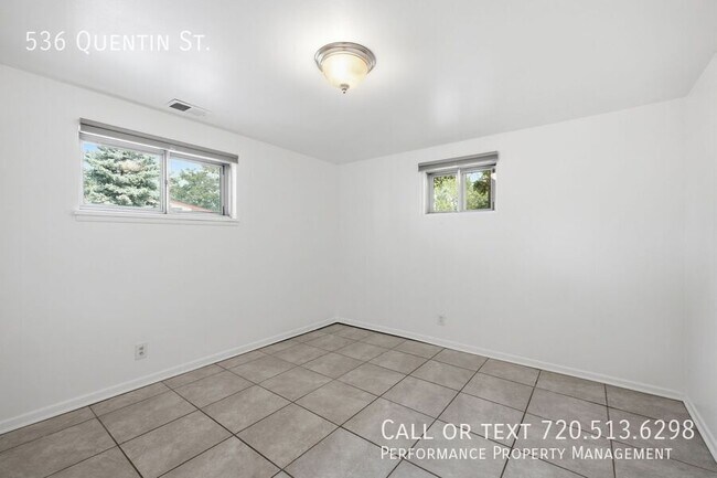 Building Photo - 536 Quentin St