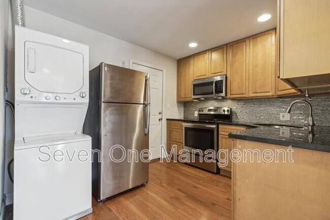 Building Photo - 6066 Ridge Ave