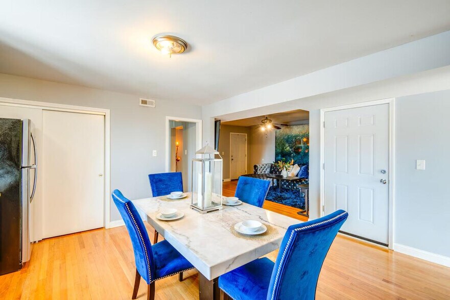 Building Photo - 8136 S Kedzie Ave