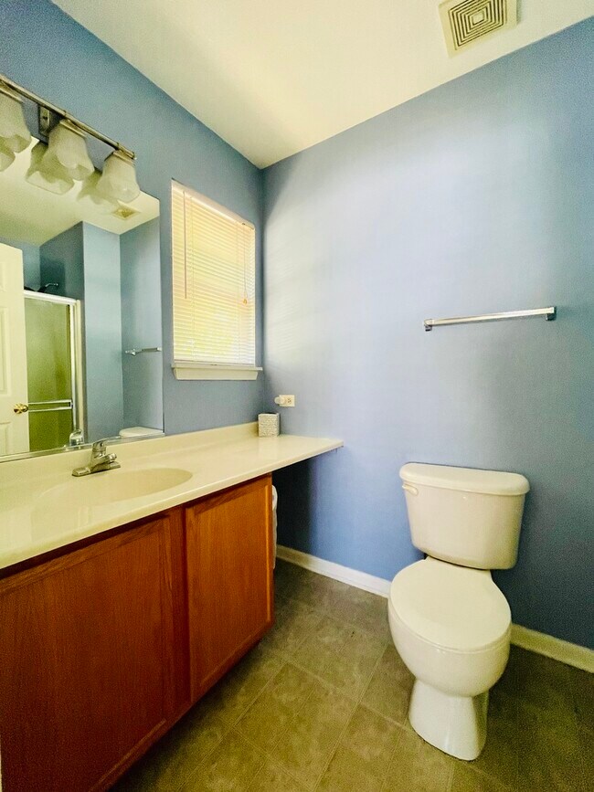 Building Photo - 1248 N Red Oak Cir