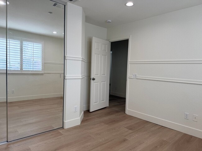 Building Photo - Amazing 5 bedroom home for rent in North Fontana