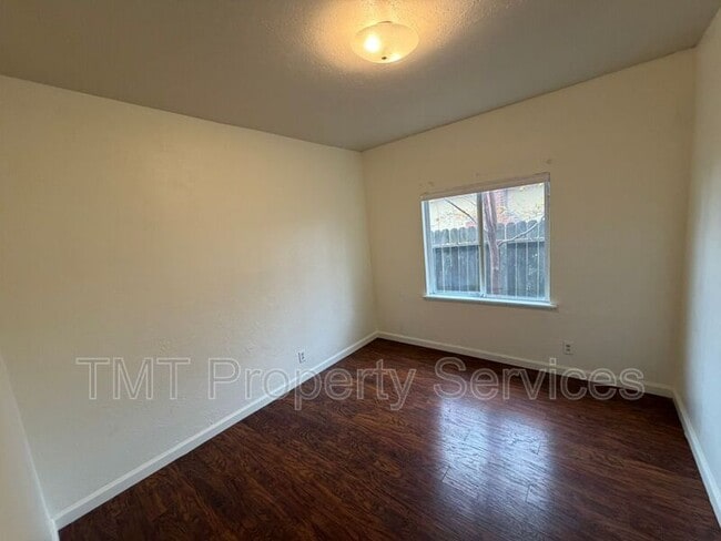 Building Photo - 2011 Mangrum Ave