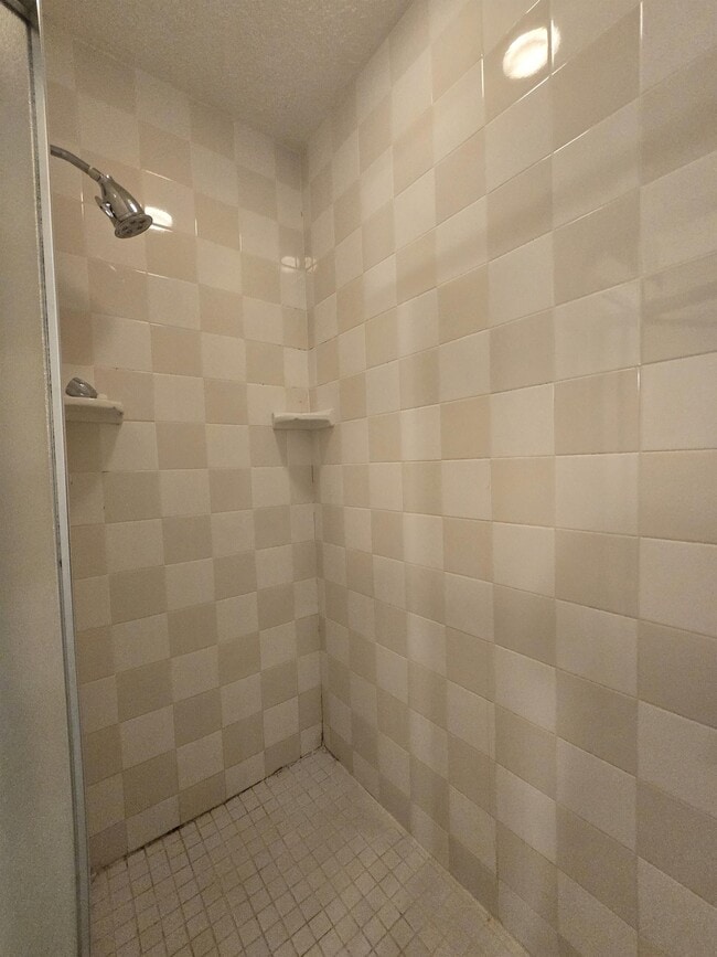 Building Photo - 811 Marvin St