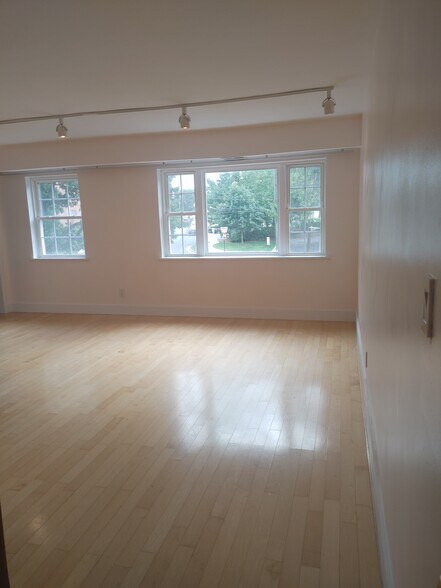 Living area - 1301 N Ode St