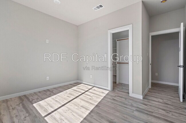 Building Photo - 948 S Corinth St Rd