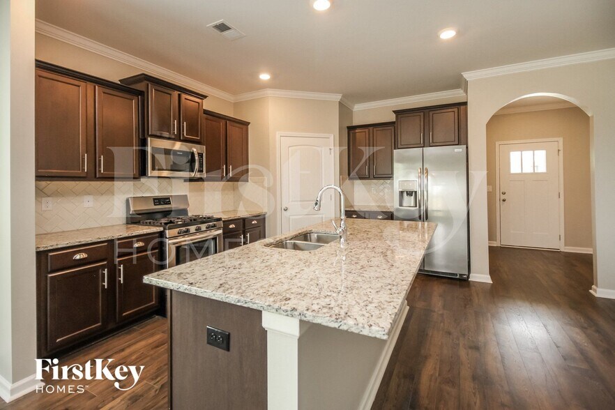 Building Photo - 4000 Park Crossings Dr