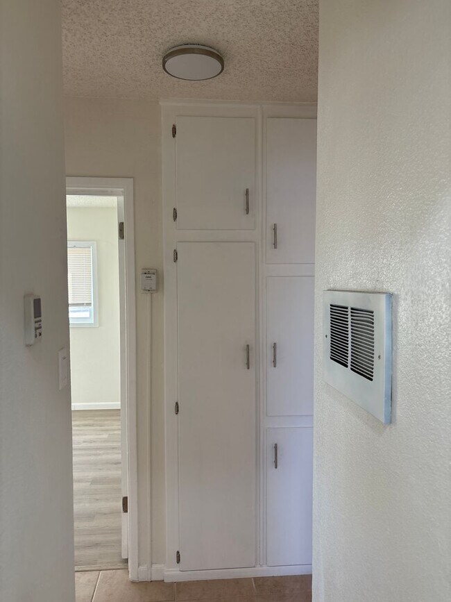 Building Photo - 72265 Sun Valley Dr