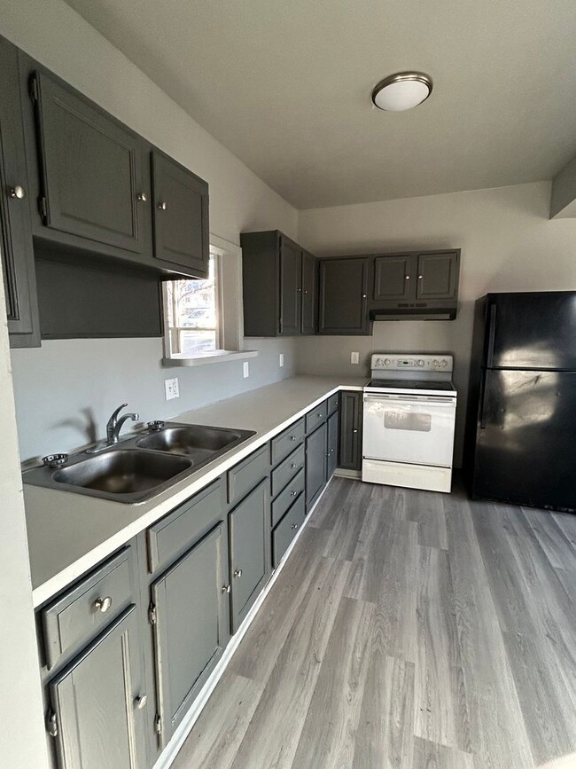 Building Photo - 4411 Davenport St