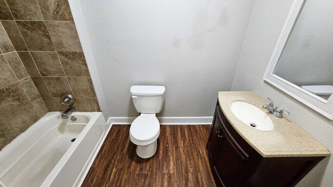 Building Photo - Cute One Bedroom Near Plaza!