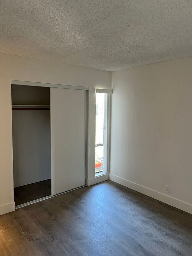 Building Photo - 2309 Blake St