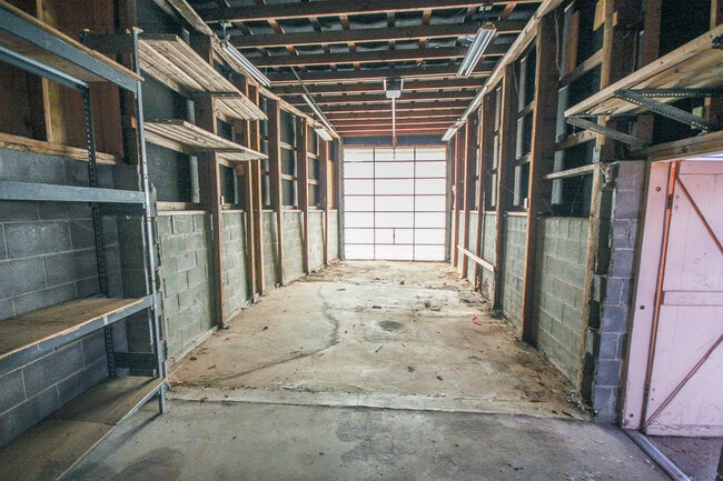 Building Photo - 1321 Piedmont Dr