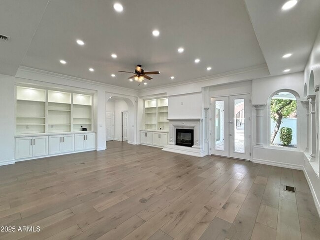Building Photo - 1523 E Treasure Cove Dr