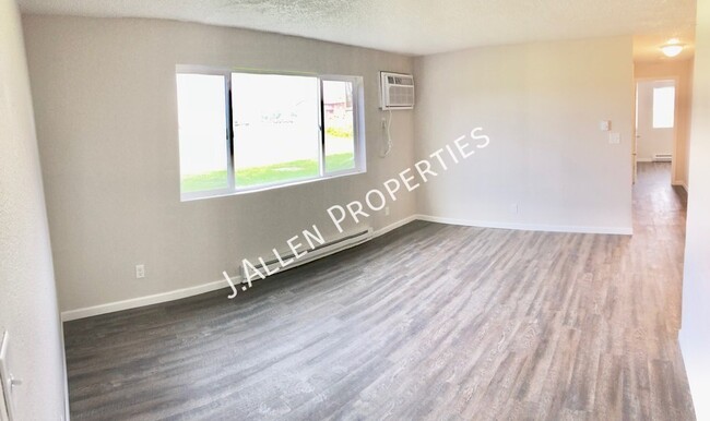 Building Photo - Very Nice Updated, Sunny 2 bed