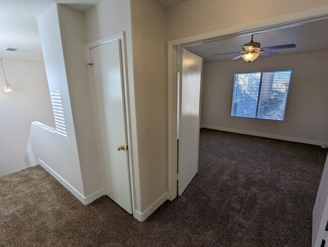 Building Photo - 7233 Pinon Crest Ct