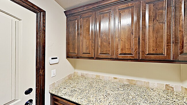 Building Photo - Luxury 4 Bedroom, 2.5 Bath Home with Bonus Room and Storm Shelter in Deer Creek Schools.