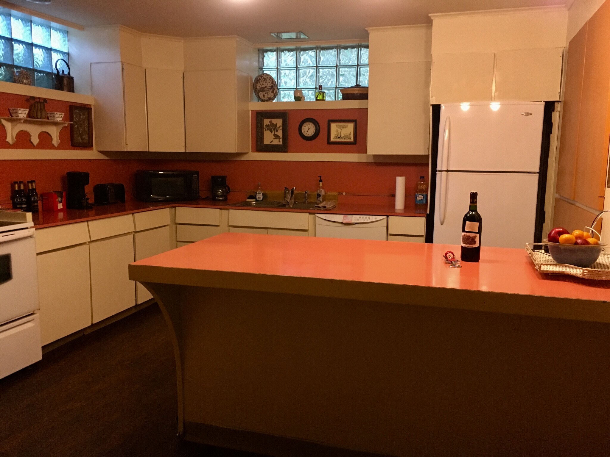 Large stocked kitchen - 5309 N River Rd