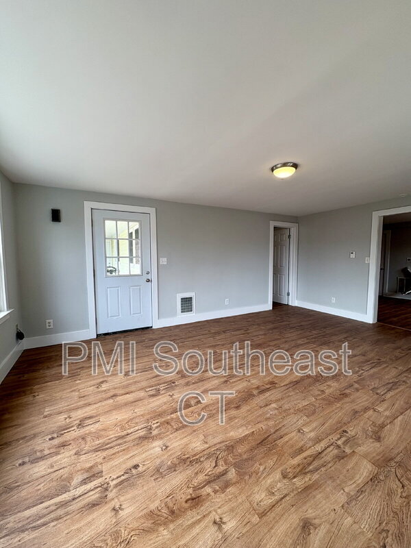 Building Photo - 41R Boston Post Rd