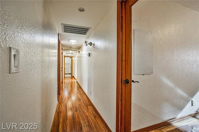 Building Photo - 6315 N Park St