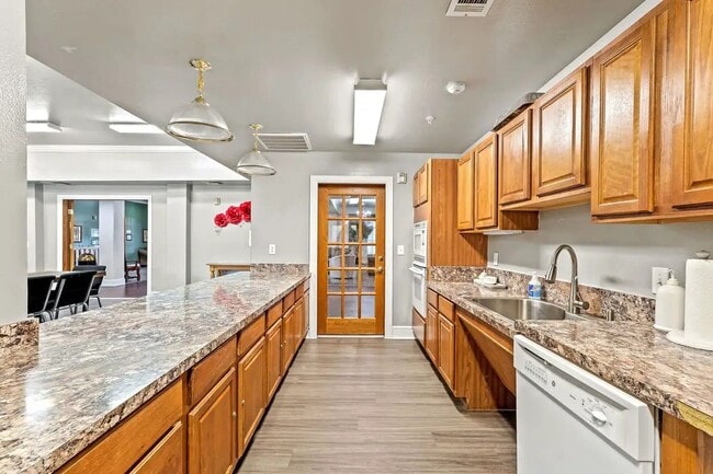 Building Photo - 1104 S Carrier Pkwy