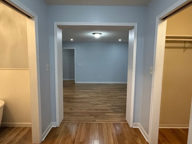 Building Photo - 3 bedroom one- level beauty in North Johnson City!