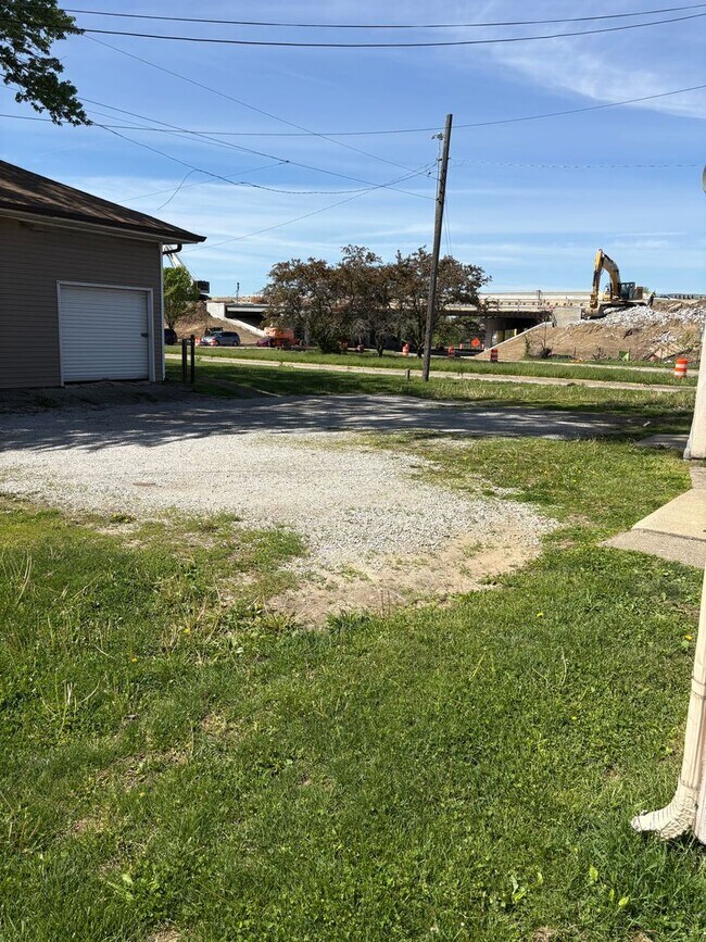 Building Photo - Charming 3-Bedroom Home in Fountain Square – Prime Location Near I-65!