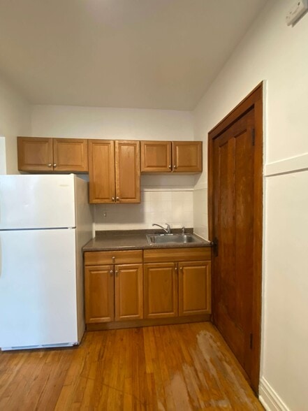 Building Photo - 3077 N Davlin Ct