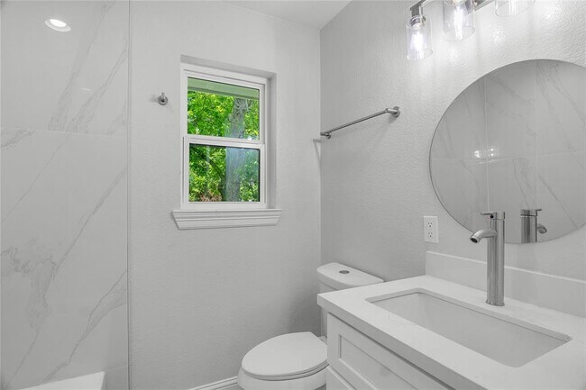 Building Photo - 110 Prune St