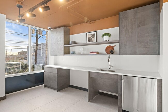 Building Photo - 1 Mallory Ave