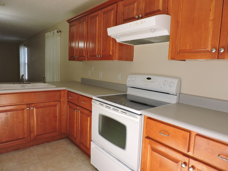 Building Photo - 121 Half Acre Ln