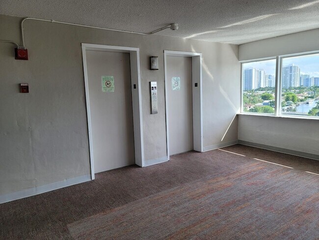 Building Photo - 401 Golden Isles Dr