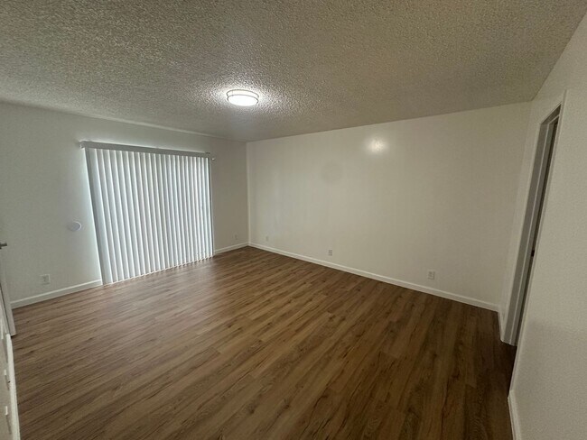 Building Photo - 547 De Leon Dr