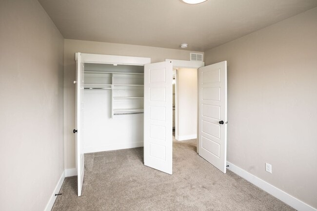 Building Photo - MODERN 4 BED 3 BATH TOWNHOME IN SUGAR CITY