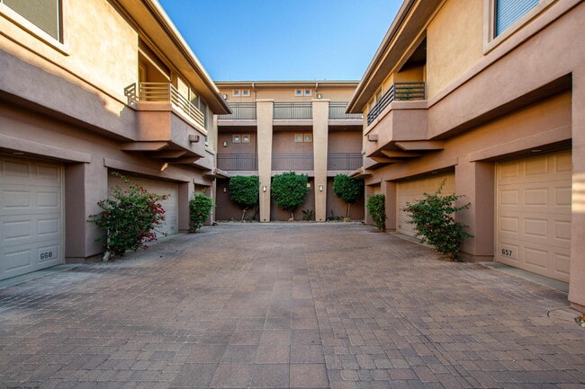 Building Photo - "Spacious 2-Bed, 2-Bath Condo Retreat in Scottsdale's Prime Location - 1,146 Sq Ft of Comfort!"