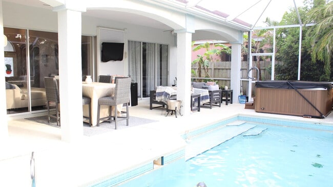 Building Photo - 132 Cambridge Ct