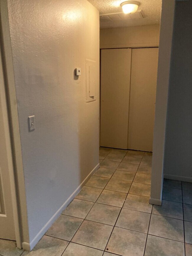 Building Photo - 5117 E 28th Ave