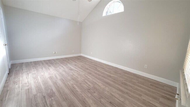 Building Photo - 5227 Clarkston Ln