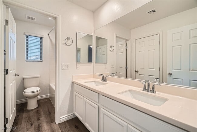 Building Photo - 1009 Bluebell Brook St