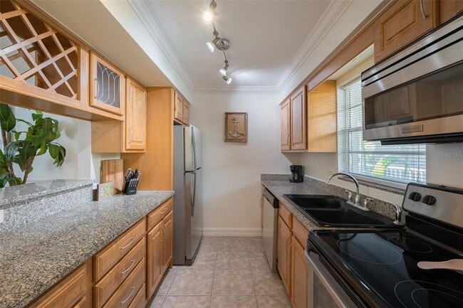 Building Photo - 3360 S Osprey Ave