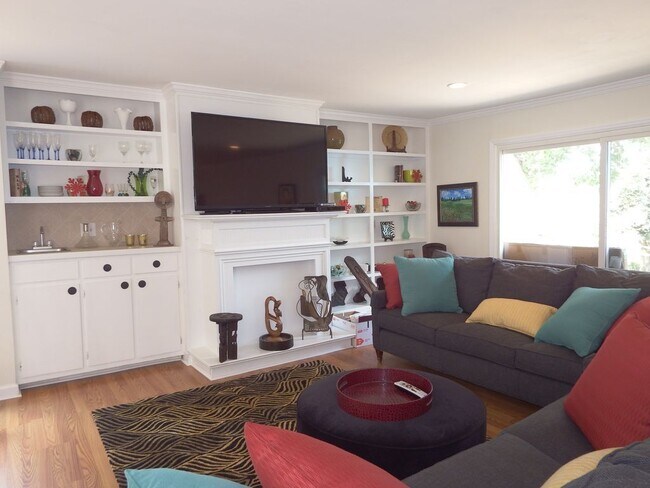 Building Photo - Three Bedroom in Popular Bermuda Run. MUST...