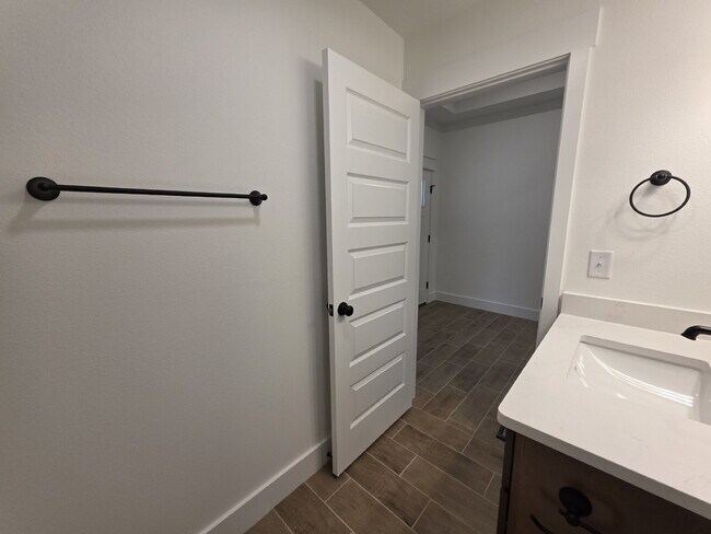 Building Photo - 8760 Sunspire Ln