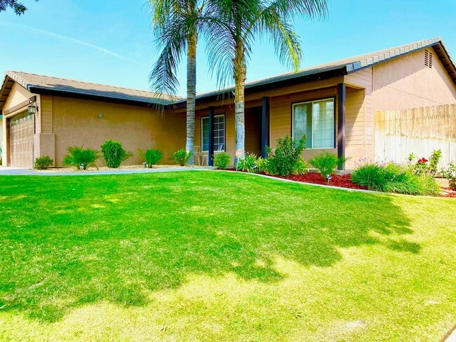 Building Photo - Best Deal in SW Bakersfield. Fully furnished home with a Pool