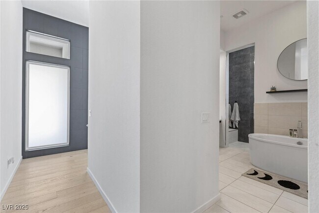 Building Photo - 10927 White Clay Dr