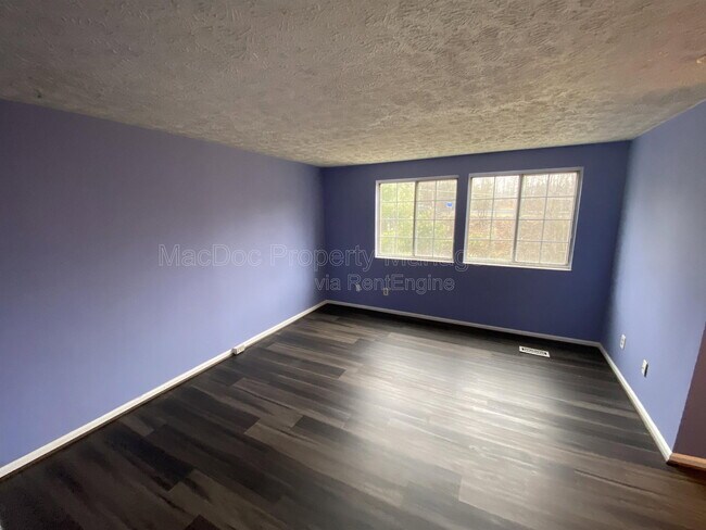 Building Photo - 300 Cross Ridge Ct