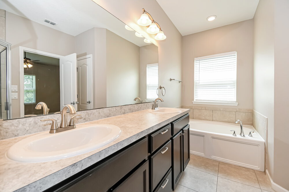 Building Photo - 10992 Haws Ln
