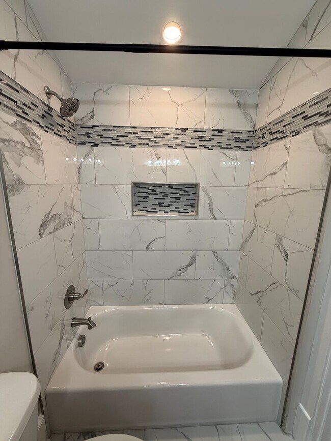 Building Photo - 4 Bedroom Fully Remodeled House Located in Five Points!