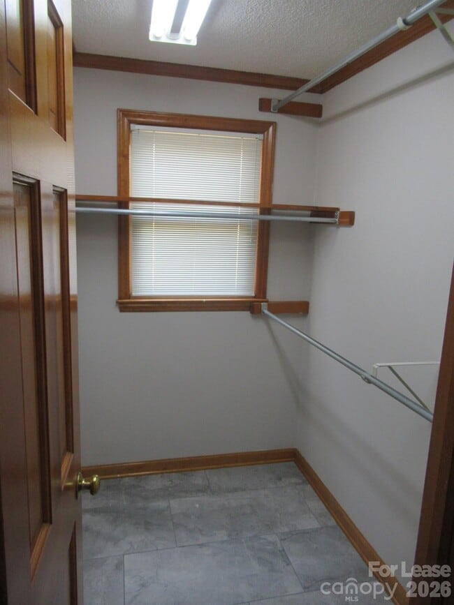 Building Photo - 7800 Cherry Point Dr