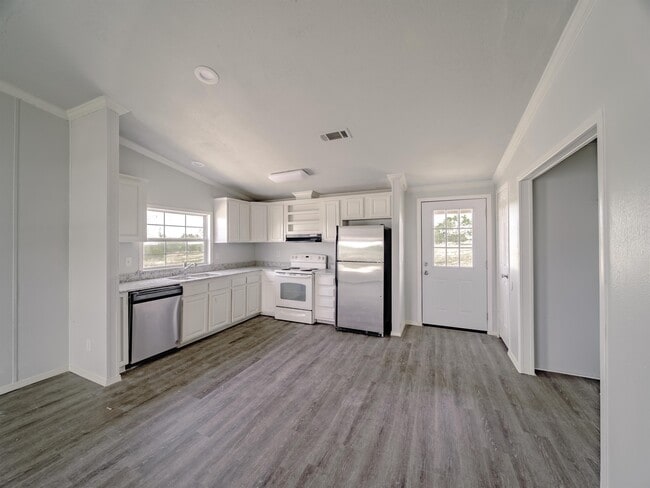 Building Photo - 102 Rolling Glen