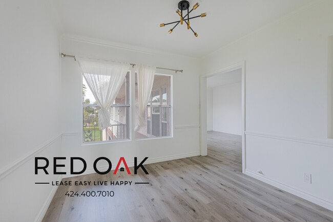 Building Photo - Spacious and Bright One Bedroom Featuring ...