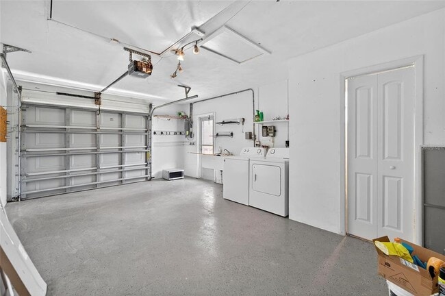 Building Photo - 2127 Scotland Dr