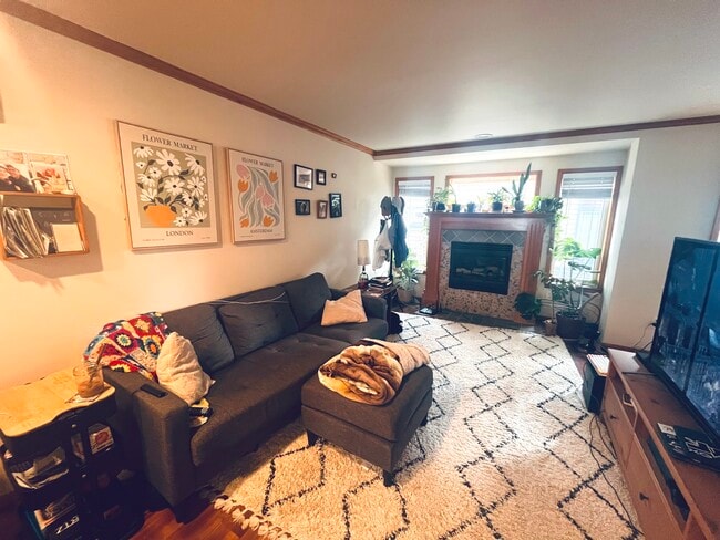 Building Photo - 933 N 105th St